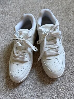 Off-White women’s  Low-Top Sneakers size 10
Worn once